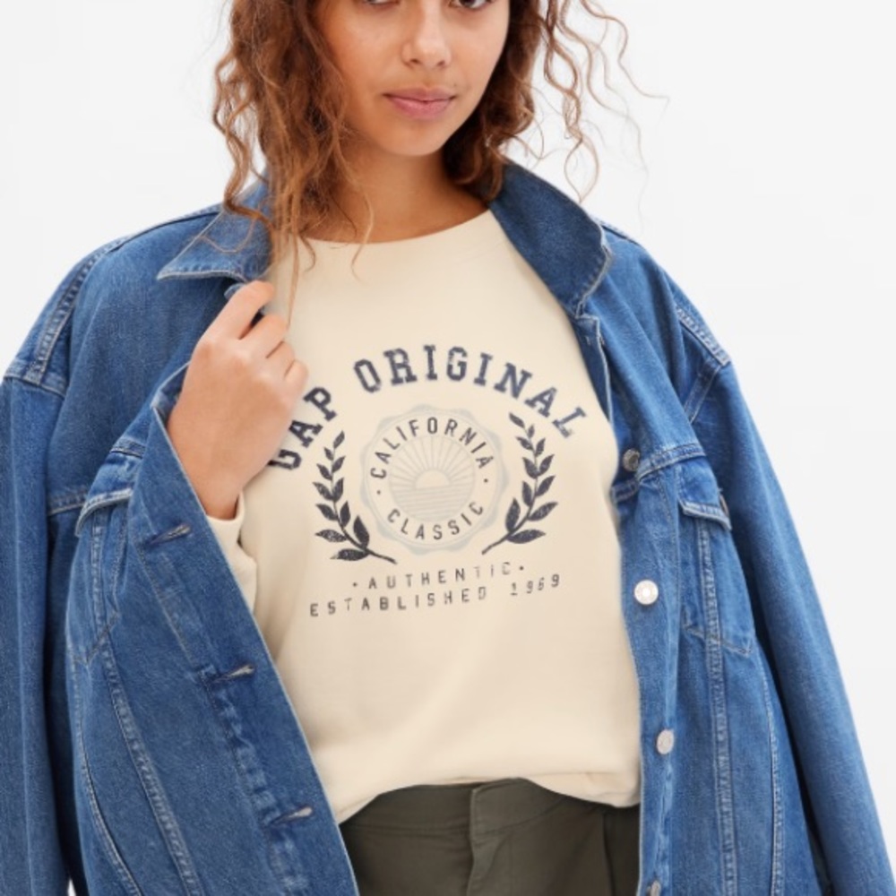 GAP logo sweatshirt